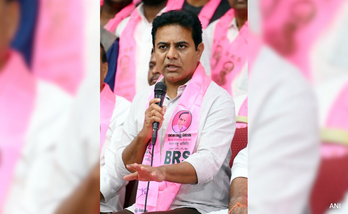 Women Tie Rakhi to KTR as He Comes to Say Sorry