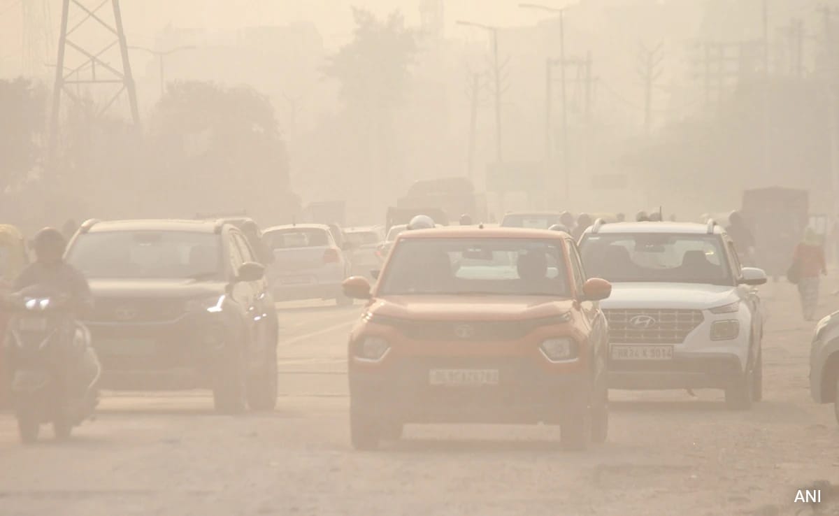 Delhi-NCR Choked in Smog; Trains and Flights Delayed!