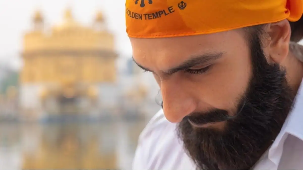 Ranveer Singh and Aditya Dhar visit Golden Temple before shooting new film!